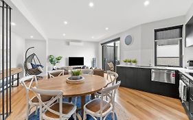 Surf Central Townhouse - Walk To Beach And Shops